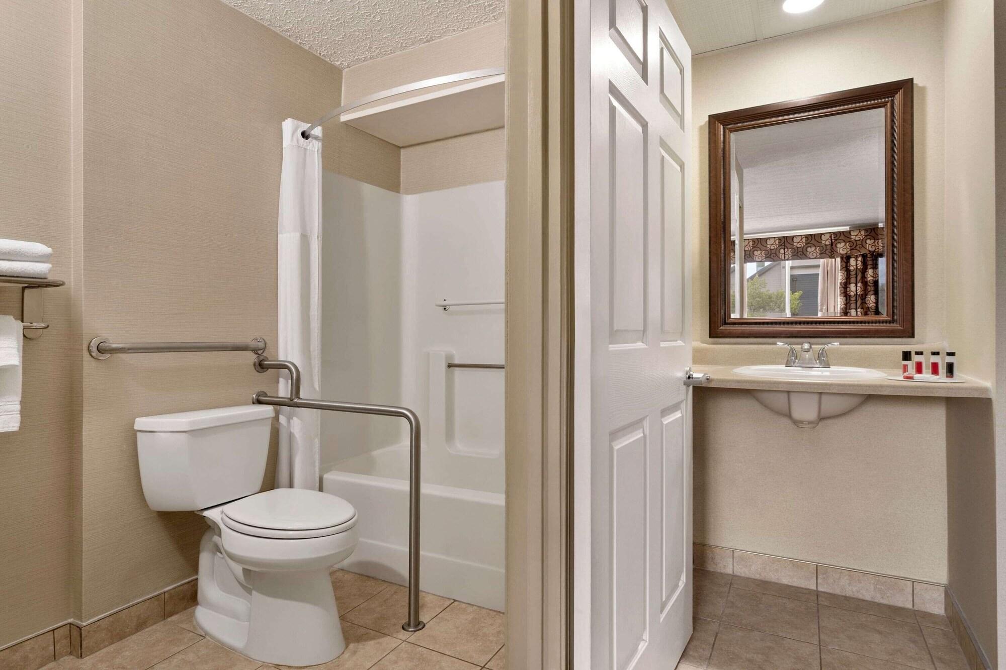 Days Inn By Wyndham Airport/Maine Mall South Portland Exteriér fotografie